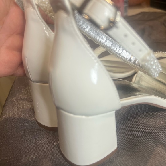 Elegant White Beaded Women's Heels - Picture 7 of 10